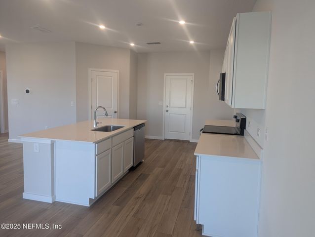 16 BRAZIL NUT Circle, 148, Jacksonville, FL 32218