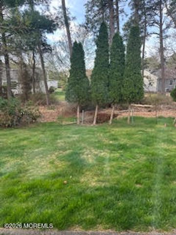 56 Auburn Road, Toms River, NJ 08757