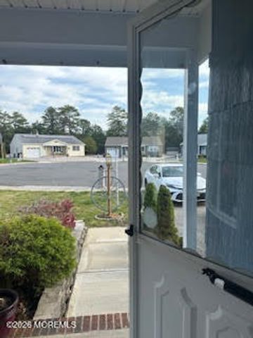 56 Auburn Road, Toms River, NJ 08757