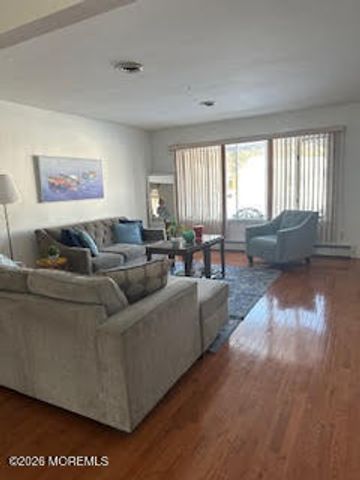 56 Auburn Road, Toms River, NJ 08757