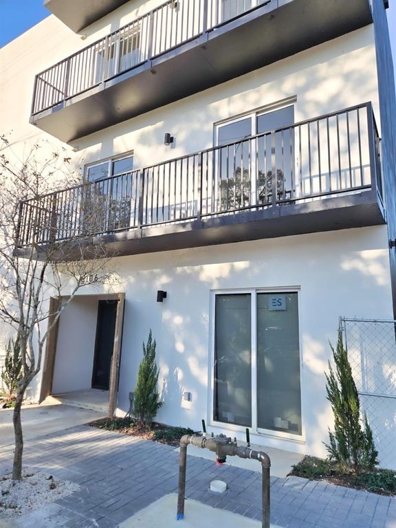 8106 NE 1st Avenue 12, Miami, FL 33138