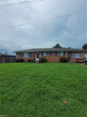 709 Houdon LN, Virginia Beach, VA 23455