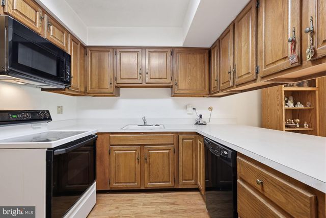 121 WINDHAM CT, Newtown, PA 18940