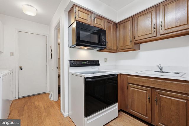 121 WINDHAM CT, Newtown, PA 18940