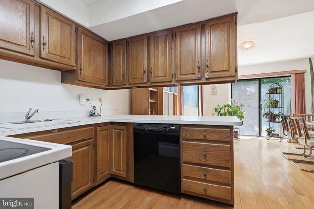 121 WINDHAM CT, Newtown, PA 18940