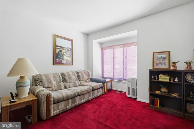 121 WINDHAM CT, Newtown, PA 18940