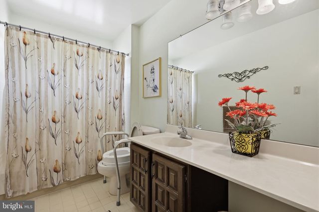 121 WINDHAM CT, Newtown, PA 18940