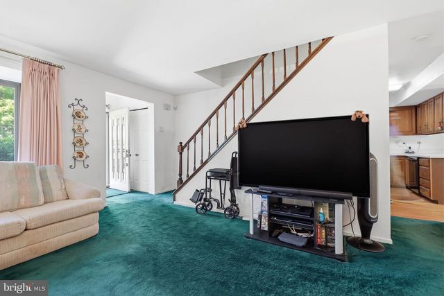 121 WINDHAM CT, Newtown, PA 18940