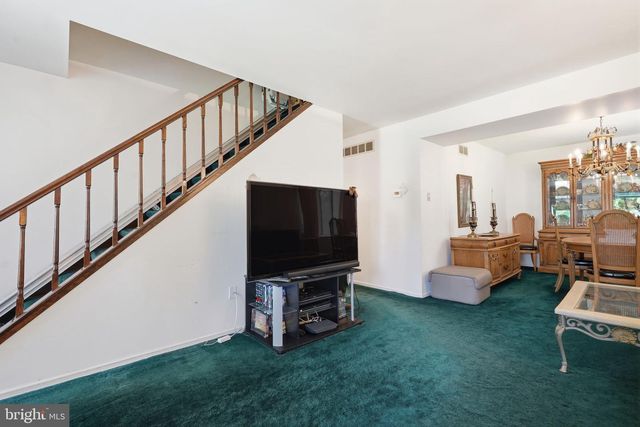 121 WINDHAM CT, Newtown, PA 18940