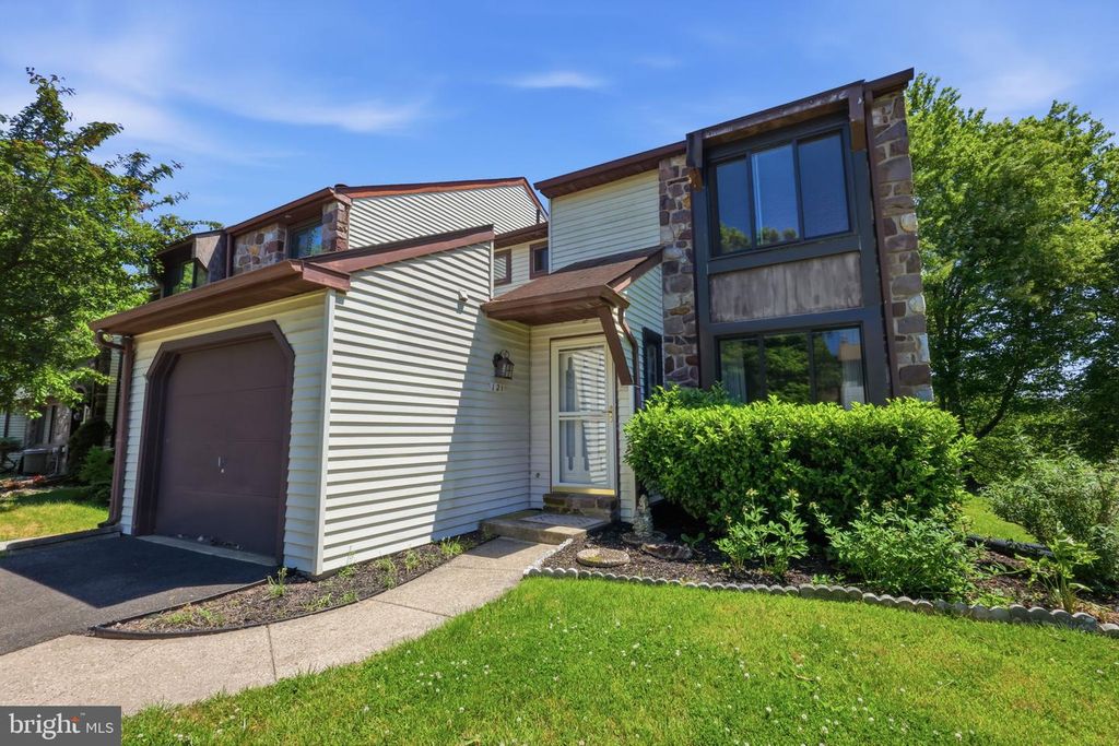 121 WINDHAM CT, Newtown, PA 18940