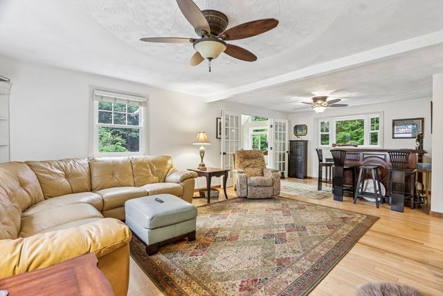 8 Foster St, Oxford, MA 01540