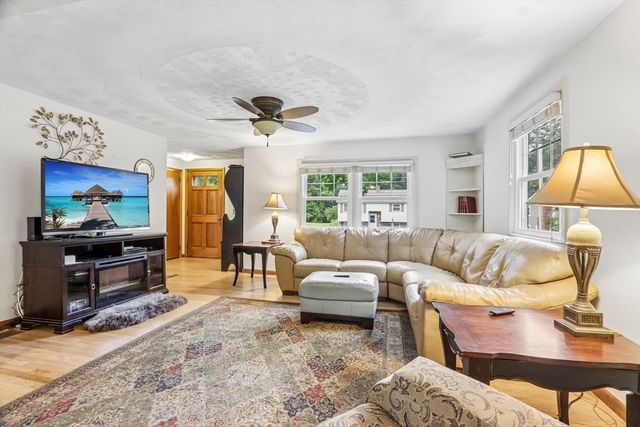 8 Foster St, Oxford, MA 01540