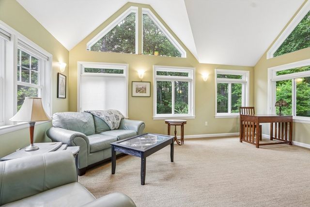 8 Foster St, Oxford, MA 01540
