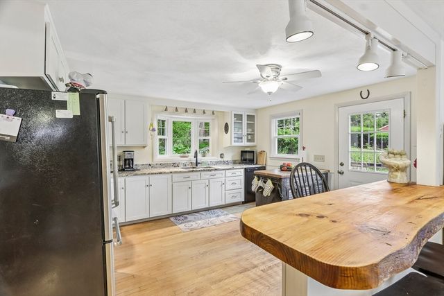 8 Foster St, Oxford, MA 01540