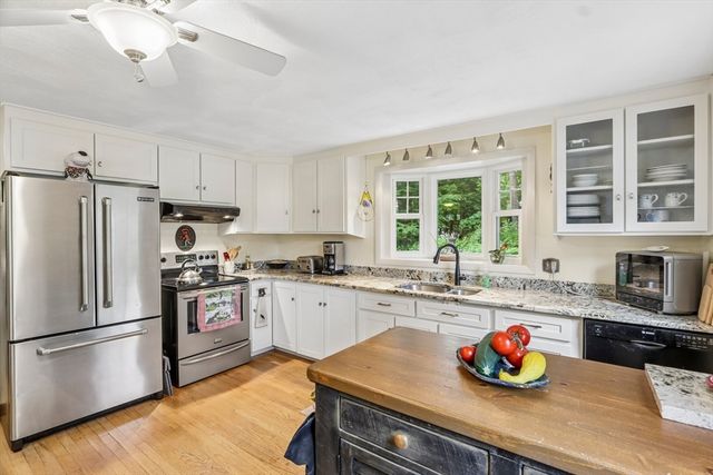 8 Foster St, Oxford, MA 01540