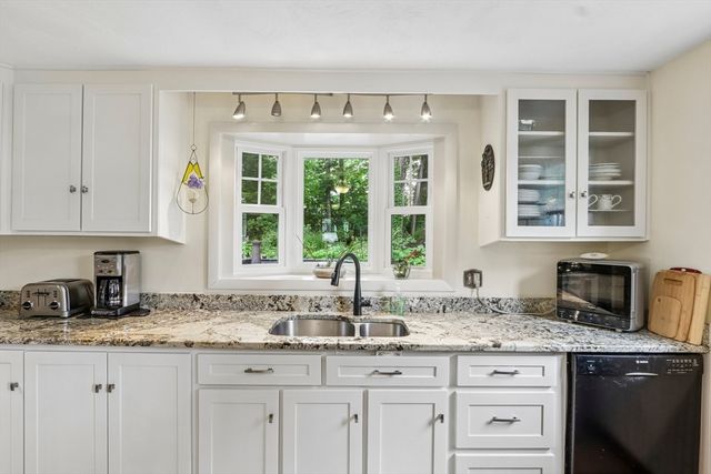 8 Foster St, Oxford, MA 01540