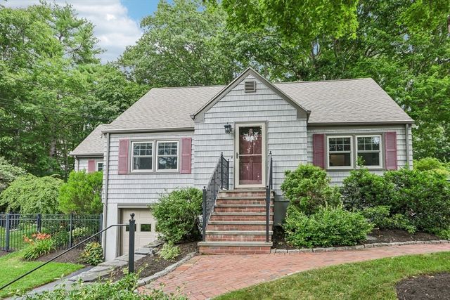 8 Foster St, Oxford, MA 01540