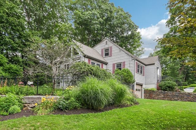 8 Foster St, Oxford, MA 01540