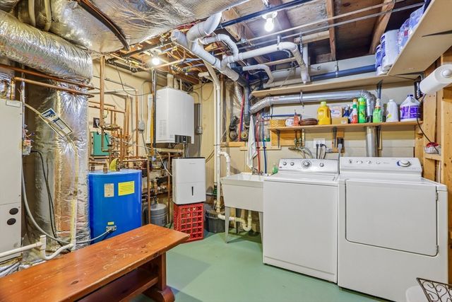 8 Foster St, Oxford, MA 01540