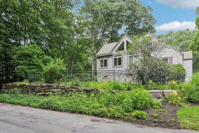 8 Foster St, Oxford, MA 01540