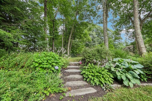 8 Foster St, Oxford, MA 01540