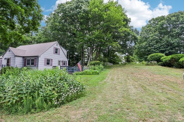 8 Foster St, Oxford, MA 01540