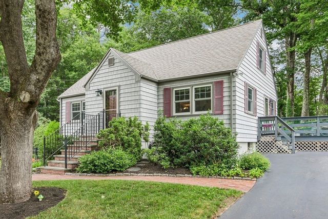 8 Foster St, Oxford, MA 01540