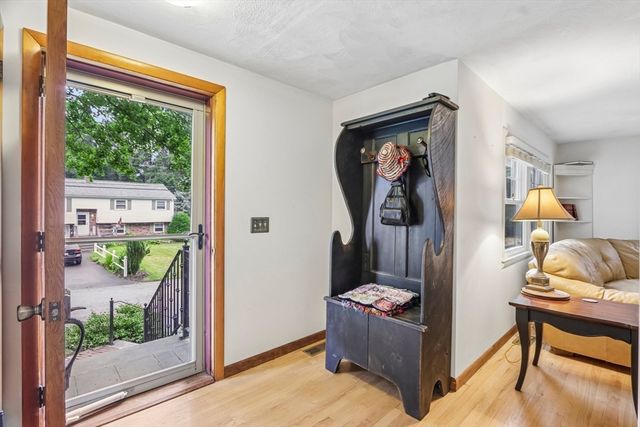 8 Foster St, Oxford, MA 01540