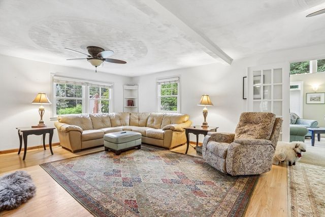 8 Foster St, Oxford, MA 01540