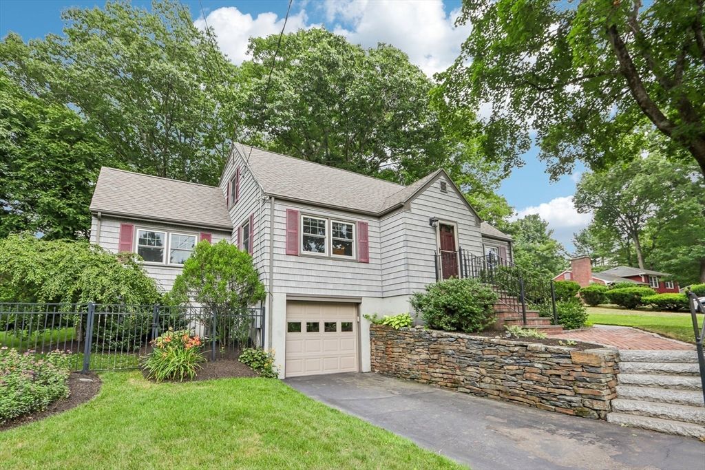 8 Foster St, Oxford, MA 01540