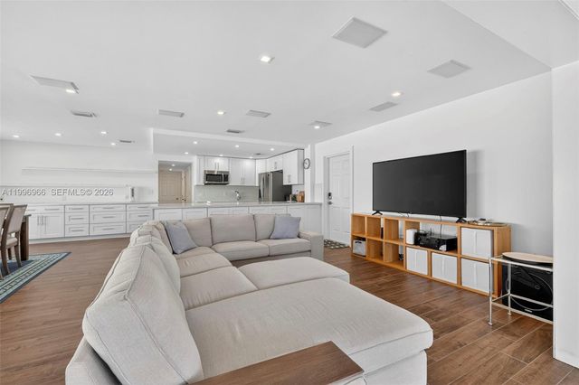 3050 NE 48th St 210, Fort Lauderdale, FL 33308