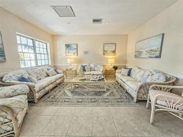 3050 NE 48th St 210, Fort Lauderdale, FL 33308