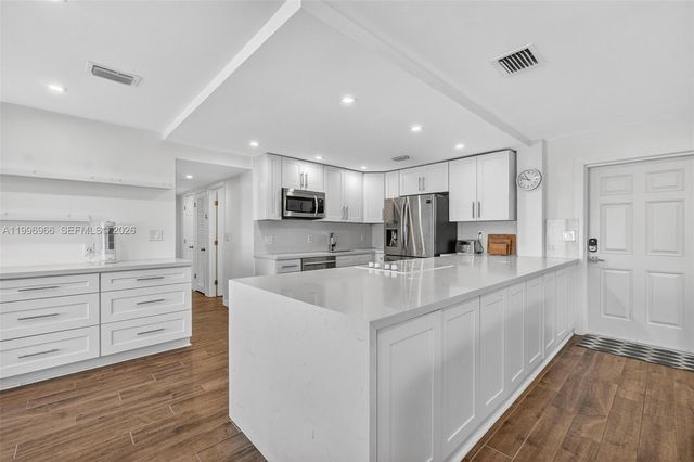 3050 NE 48th St 210, Fort Lauderdale, FL 33308