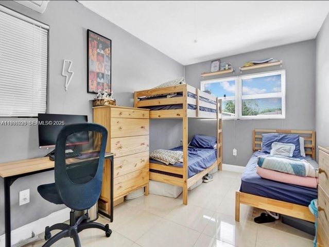 6930 SW 12th St, Pembroke Pines, FL 33023