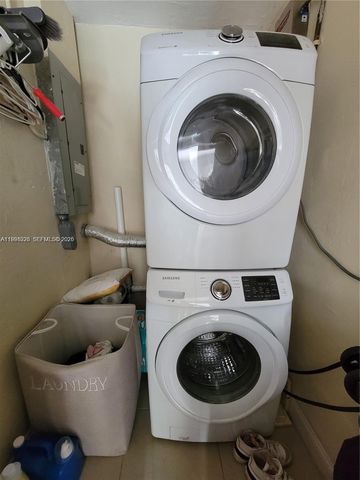 6930 SW 12th St, Pembroke Pines, FL 33023