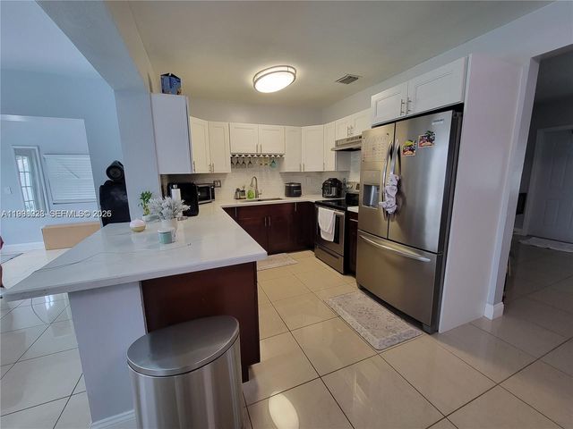 6930 SW 12th St, Pembroke Pines, FL 33023