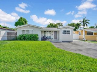 6930 SW 12th St, Pembroke Pines, FL 33023