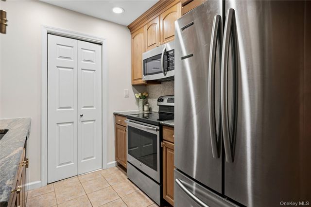 36 Richmond Boulevard 4A, Ronkonkoma, NY 11779