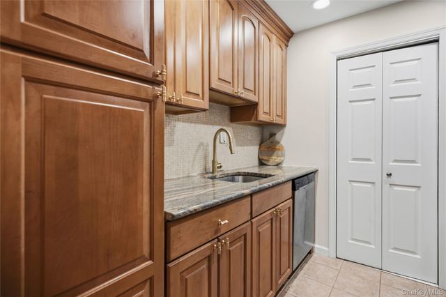 36 Richmond Boulevard 4A, Ronkonkoma, NY 11779