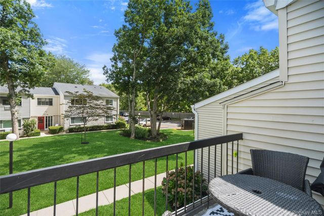 36 Richmond Boulevard 4A, Ronkonkoma, NY 11779
