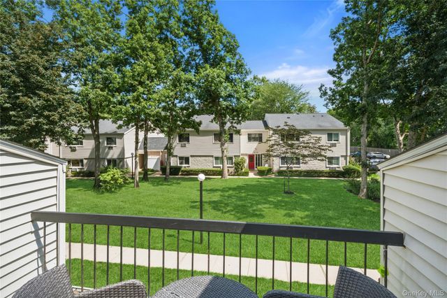 36 Richmond Boulevard 4A, Ronkonkoma, NY 11779