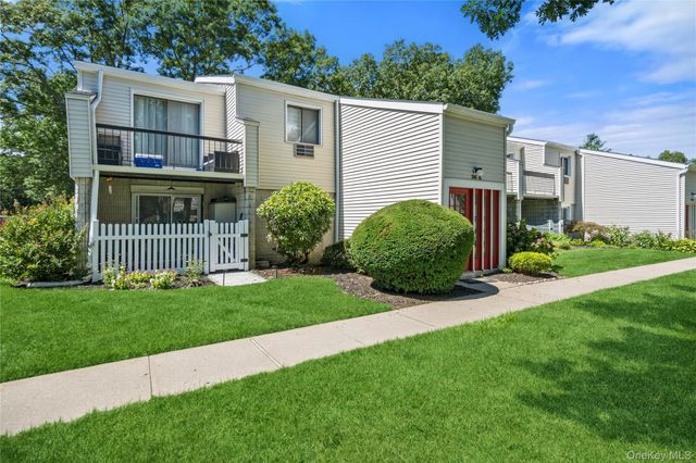 36 Richmond Boulevard 4A, Ronkonkoma, NY 11779