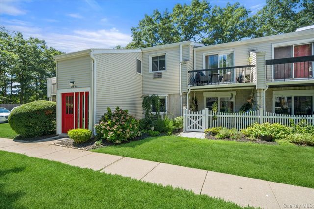 36 Richmond Boulevard 4A, Ronkonkoma, NY 11779