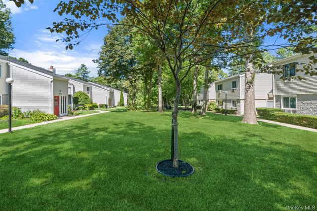 36 Richmond Boulevard 4A, Ronkonkoma, NY 11779