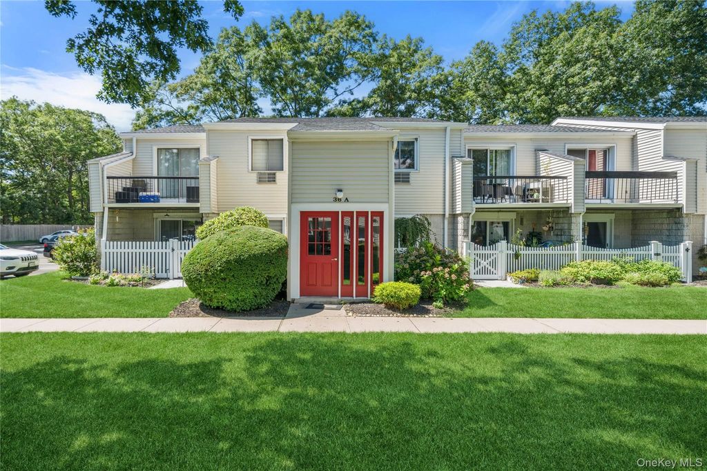 36 Richmond Boulevard 4A, Ronkonkoma, NY 11779