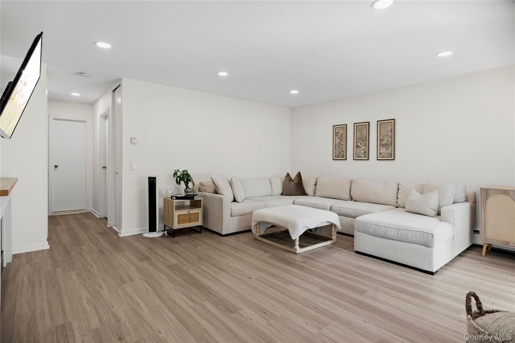 36 Richmond Boulevard 4A, Ronkonkoma, NY 11779 — photo 4