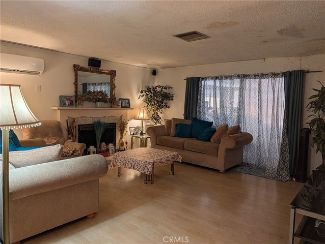 10883 Vinedale, Sun Valley, CA 91352