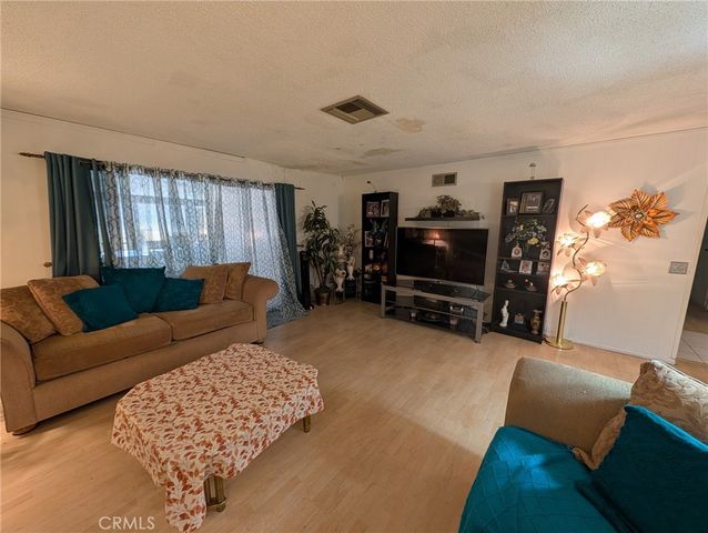 10883 Vinedale, Sun Valley, CA 91352