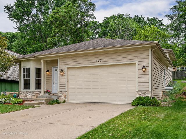 700 N Summit Street, Wheaton, IL 60187