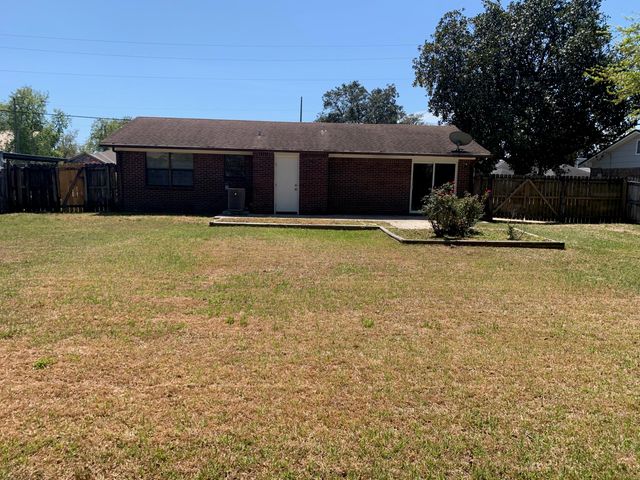 806 Blvd De L Orleans, Mary Esther, FL 32569